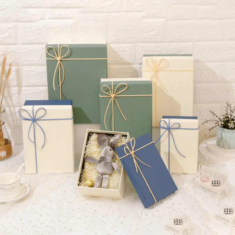 2021 Newest Design gift box set wedding gift box custom holiday event gift box