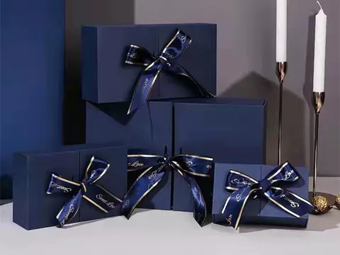 Shiny gift valentines' box