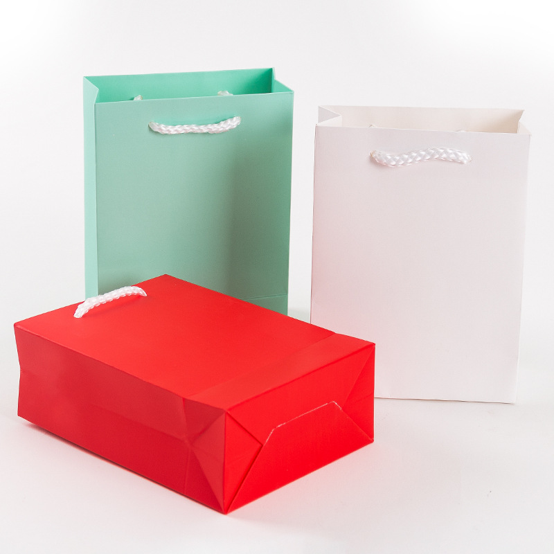 Sacs en papier personnalisé en vicniseur pour les cadeaux d'Emballage-2