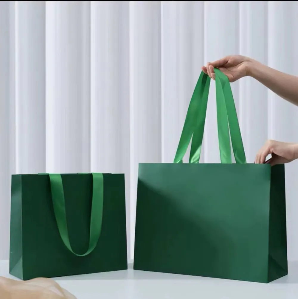 Clothing store high-end  custom kraft paper bag gift bag hand bag clothes gift bag