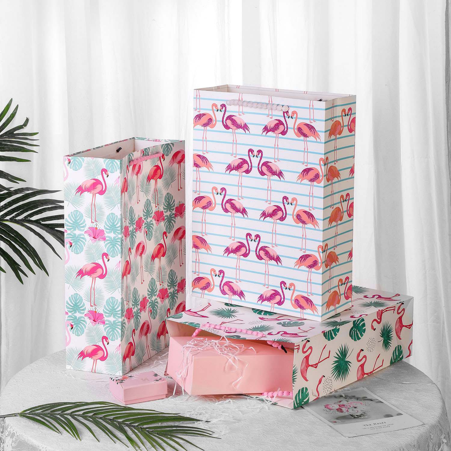 Sacchetto di carta per lo shopping quotidiano con design fenicottero scintillante rosa