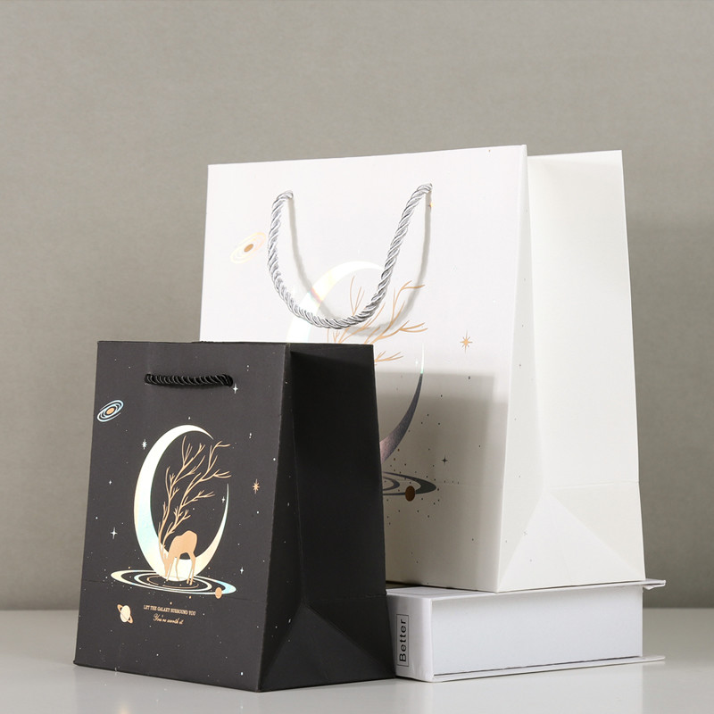 Customized Exquisite Daily Paper Gift Bags With Three-strand Rope Handle