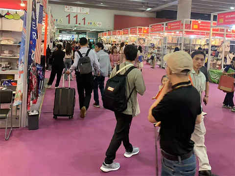 The second phase of the Canton Fair is wonderfully presented: Jialan's exquisite gift paper packaging is very popular!