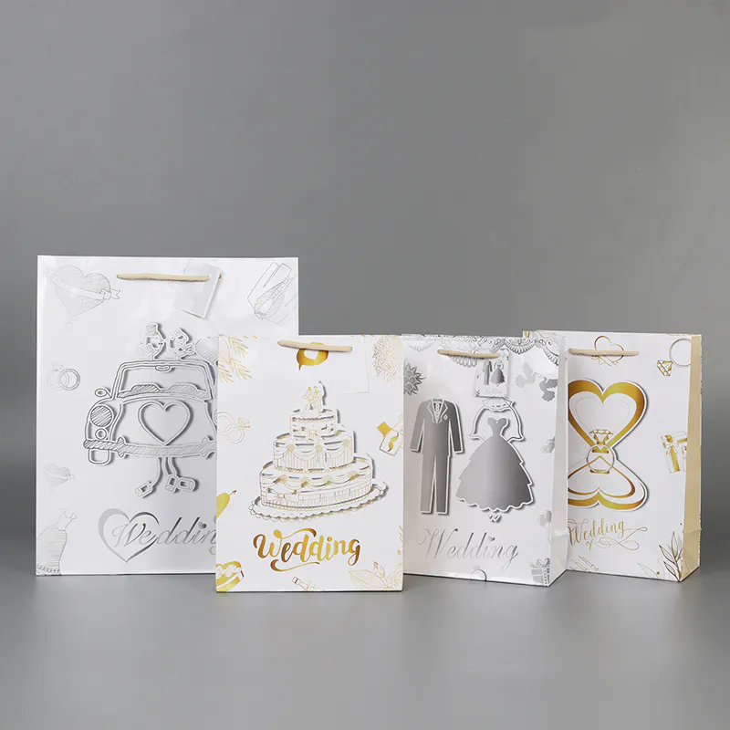 China Manufacturer Wholesale White Wedding Theme Paper Gift Bags Wth Tags